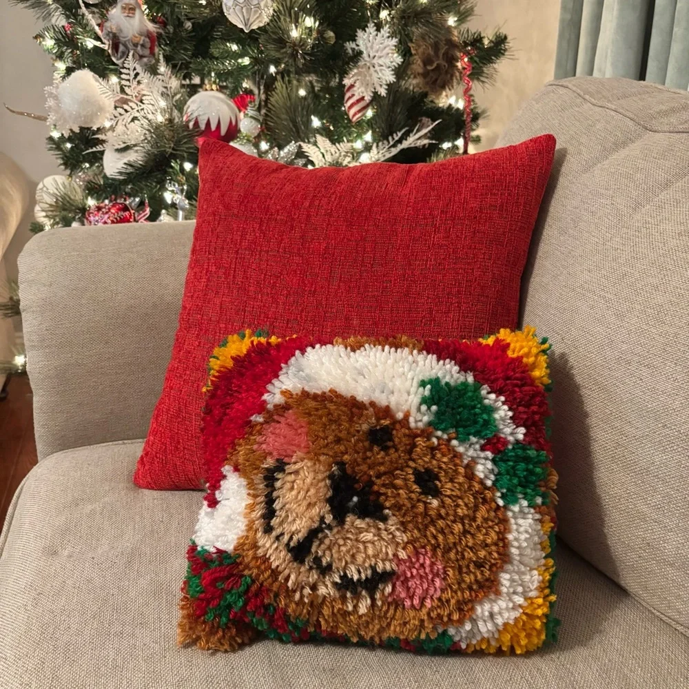 Caron International Vintage‎ Christmas Jingle Bear Latch Hook Pillow